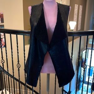 Faux leather shearling lined vest size large